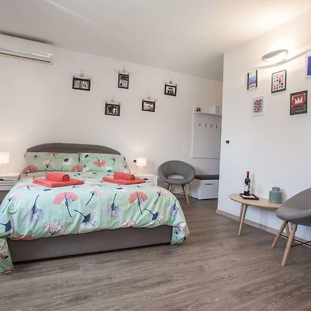 Caprice Studio Apartment 포레치 외부 사진